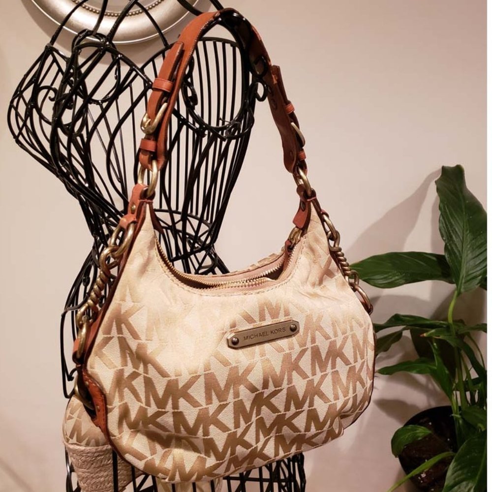 Michael Kors Classic Signature Small Hobo